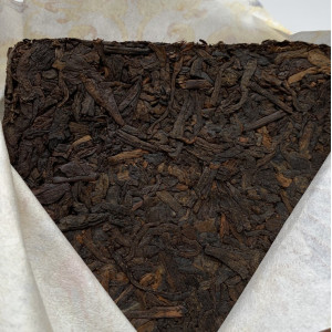 Шу пуэр Golden Brick Вкус Мэнхая 2021 год 250 г. Photo 2